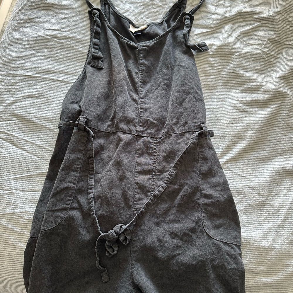 Gray Sleeveless Jumpsuit with Tie Straps